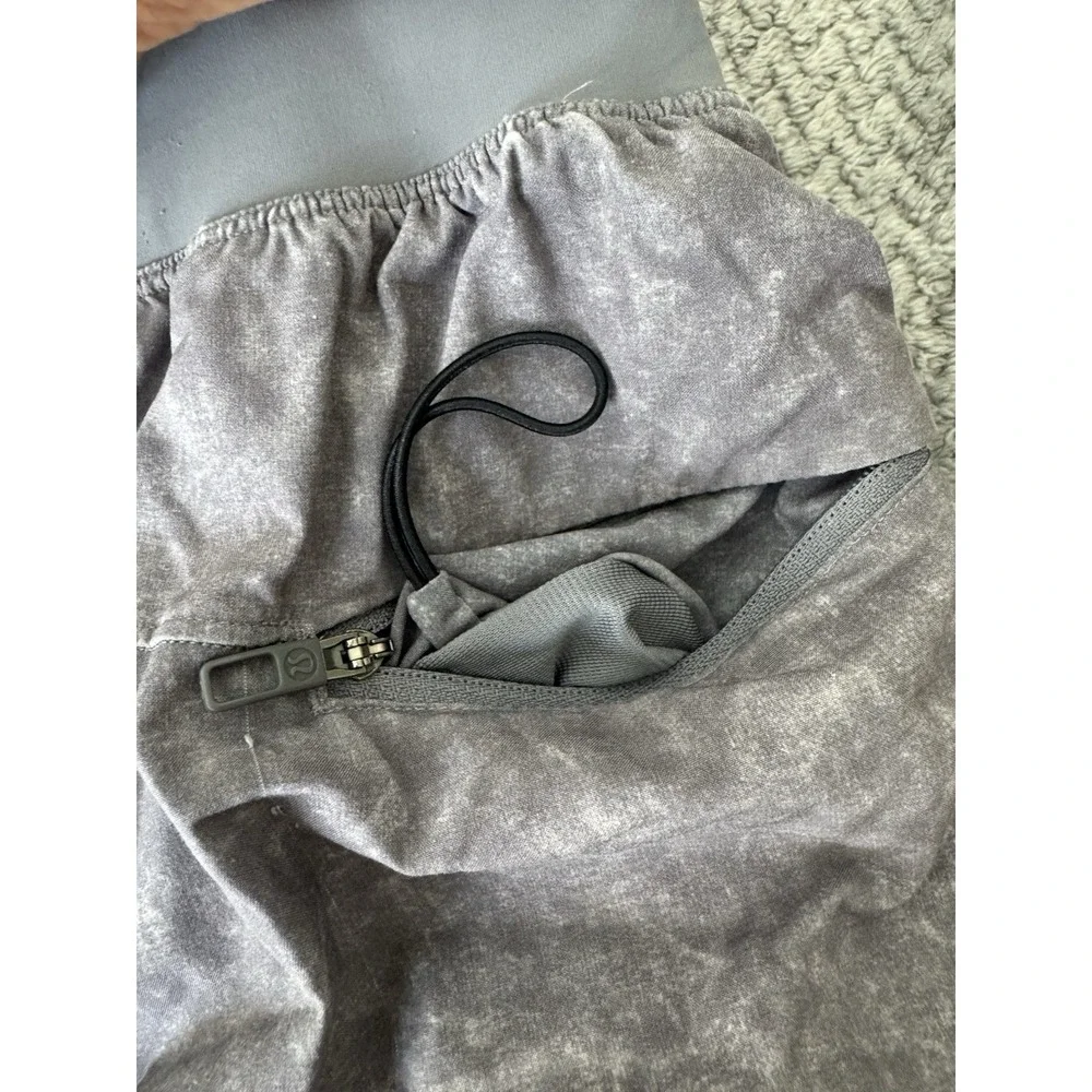 Lululemon T.H.E.‎ Shorts Linerless Stretch Men's Sz S Gray Gravel Dust Asphalt